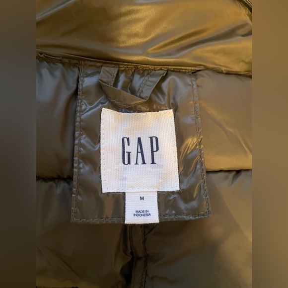 Green Gap puffer vest - Picture 6 of 9